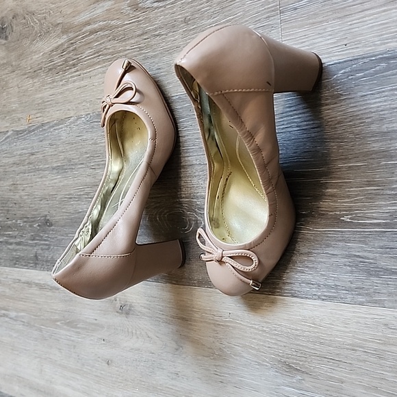 TAHARI SHOES - Picture 2 of 11